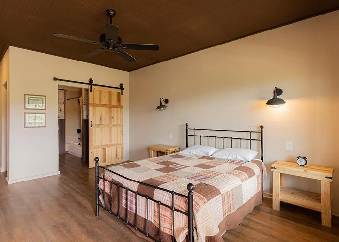 Miners Cabin #2 - King Bed - Accessible Room - Private Balcony